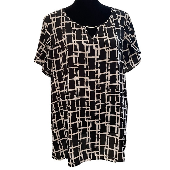 Counterparts woman’s black and white, flutter sleeve, abstract design,size large - Picture 1 of 10